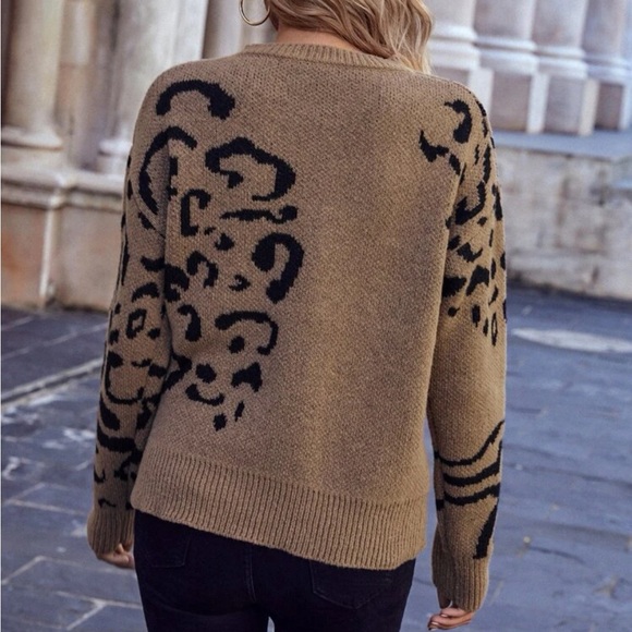 Cozy leopard print knit sweater top - Picture 2 of 7